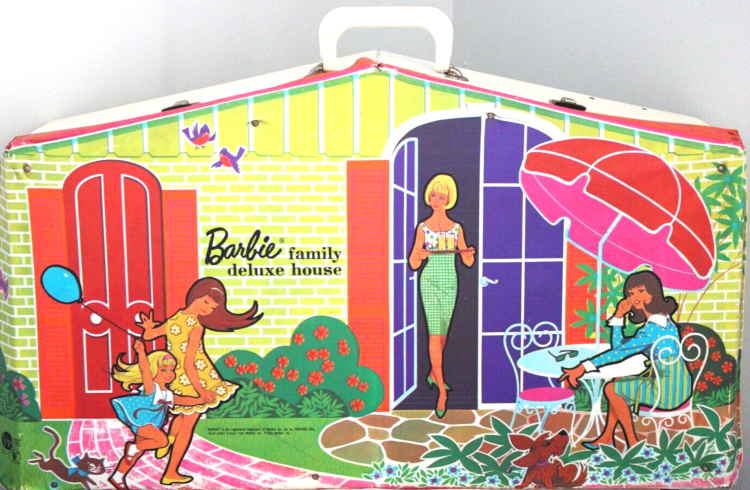 One side of the case exterior is illustrated to show a blonde American Girl Barbie exiting the building through glass double doors, carrying a tray of lemonade and wearing Lunch on the Terrace (sans hat); Francie, in it's a date, seated at a cafe-style table; and Skipper and Tutti frolicking along the bricked walkway to a bright red louvered door. The bulk of the "building" is yellow brick. None of these doors are reflected in the play set interior.